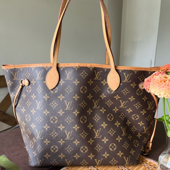 Neverfull MM in Monogram - Picture 5 of 17